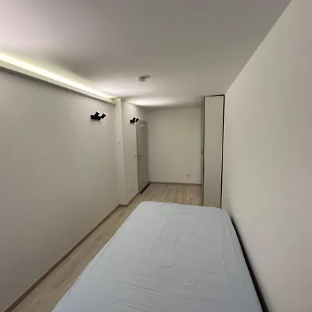 Appartement Schone 2 Z. Mit Balkon *