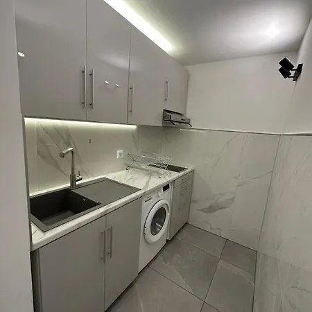 Schone 2 Z. Mit Balkon * München