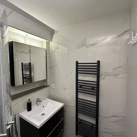 Schone 2 Z. Mit Balkon Munich
